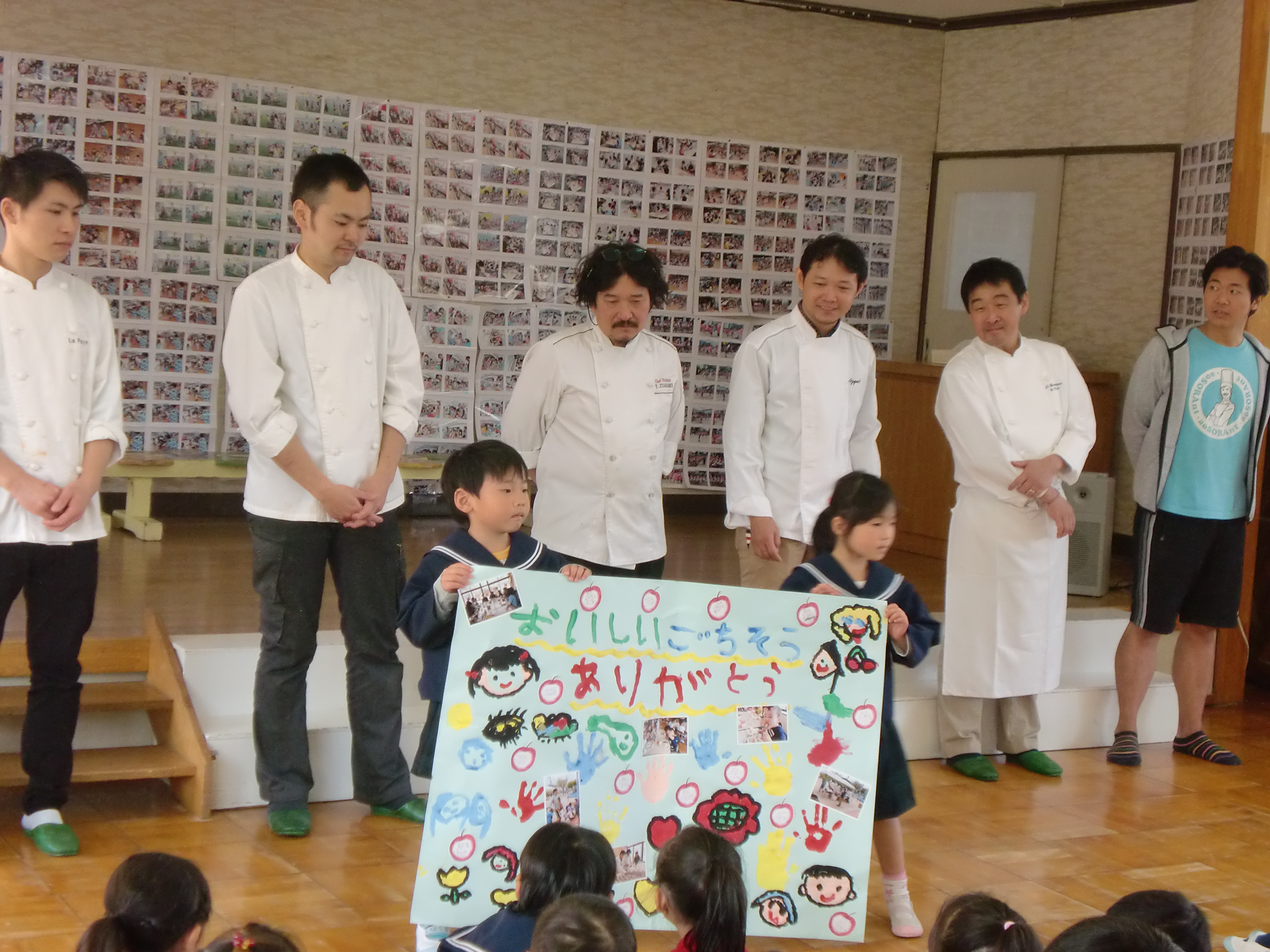 ���������F